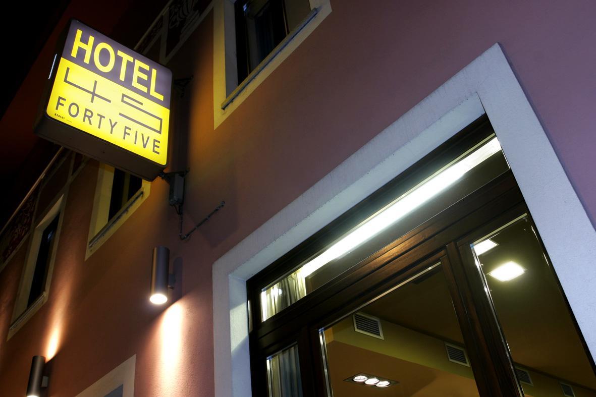 Hotel Fortyfive Chivasso Exterior photo